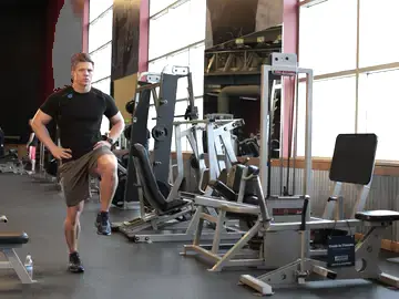 Correct form for the Bodyweight Walking Lunge