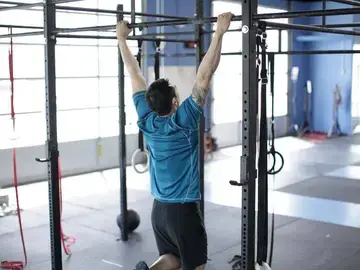 Correct form for the Scapular Pull-Up
