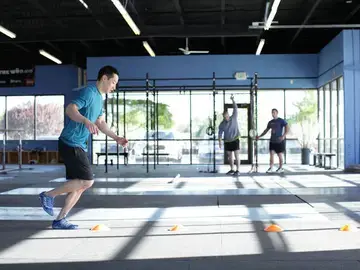 Correct form for the Single-Leg Hop Progression